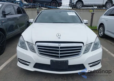 2013 Mercedes-Benz E 350 z USA, uszkodzony, nr VIN WDDHF5KB4DA673053